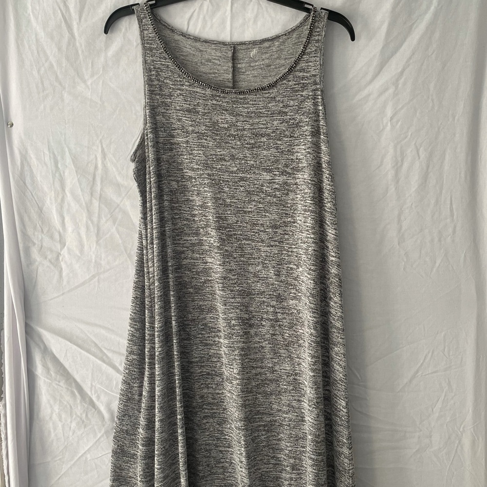 Juicy Couture XL high-low sleeveless shirt with beaded neckline